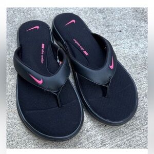 WMNS NIKE ULTRAS COMFORTS
3 THONGS THNG III BLACK PINK
BLACKS PINKS FOOTBEDS